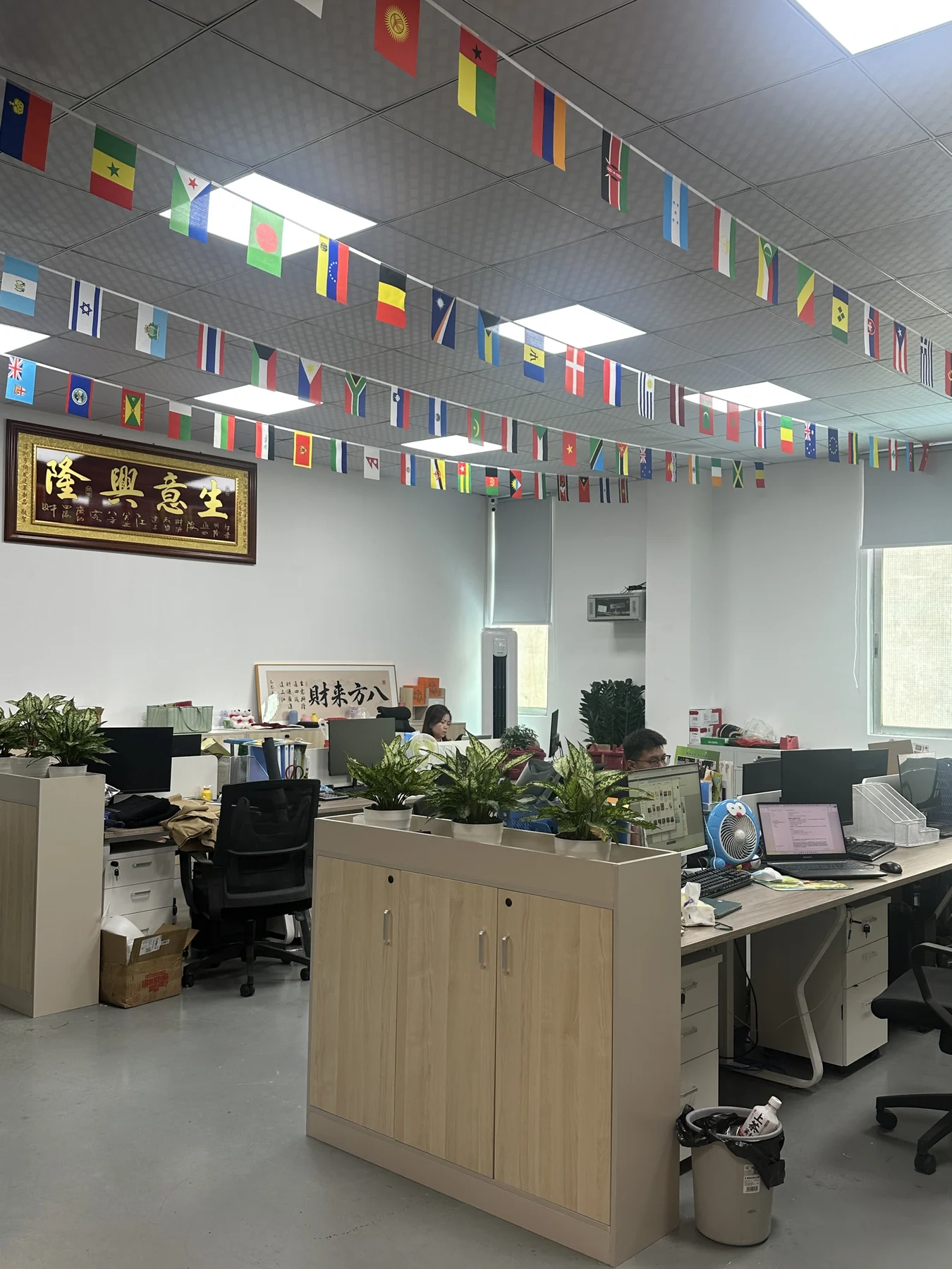 Hongzhao custom bag project coordination office Hongzhao B2B custom bag project team office in Shenzhen