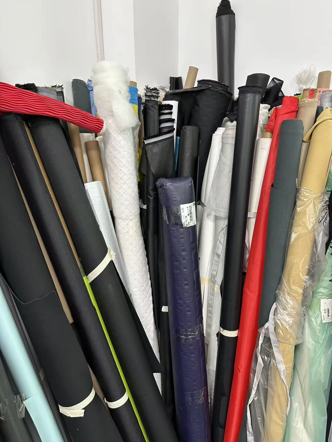 Fabric availability at Shenzhen Hongzhao Handbag